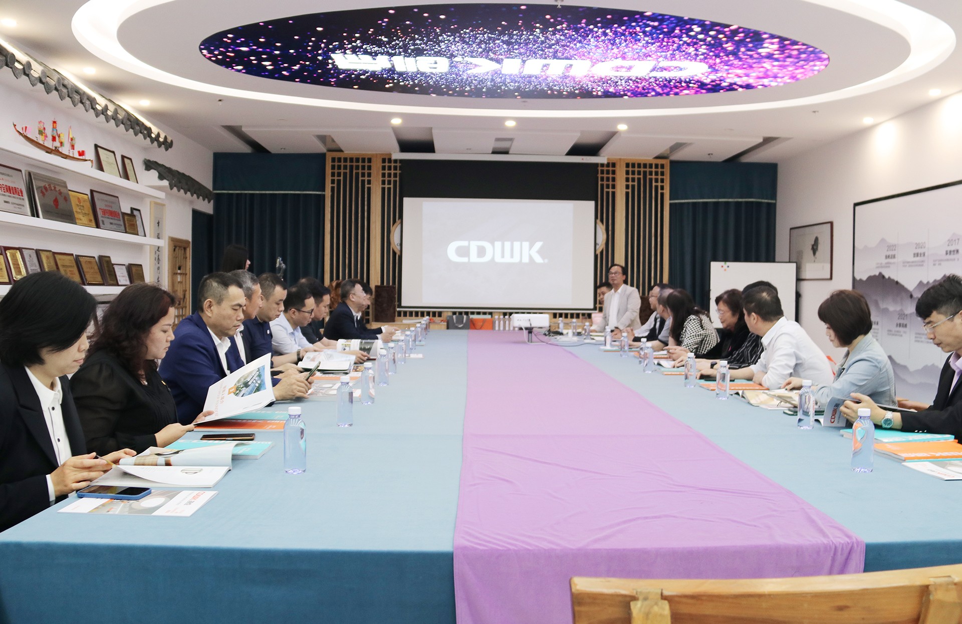 熱烈歡迎深圳市飯店業(yè)協(xié)會會員單位領(lǐng)導蒞臨創(chuàng)點指導交流！